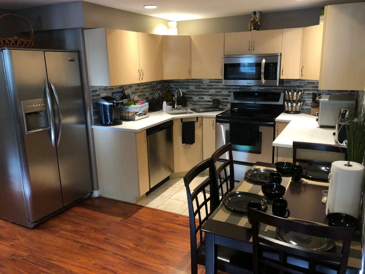 Cozy And Modern 3 Bedroom In Central Location! Виктория Экстерьер фото