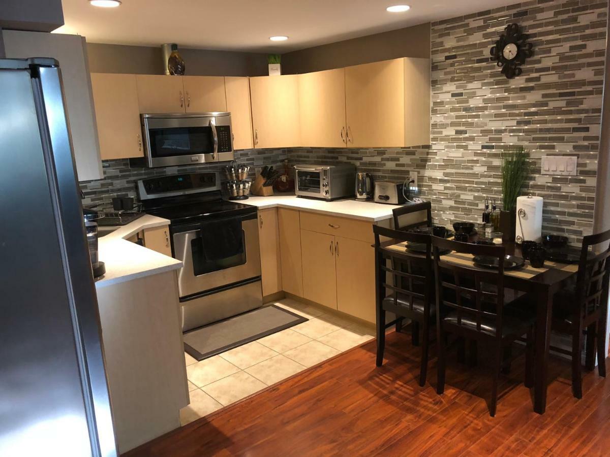 Cozy And Modern 3 Bedroom In Central Location! Виктория Экстерьер фото