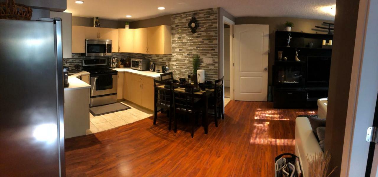 Cozy And Modern 3 Bedroom In Central Location! Виктория Экстерьер фото