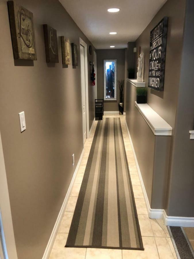 Cozy And Modern 3 Bedroom In Central Location! Виктория Экстерьер фото